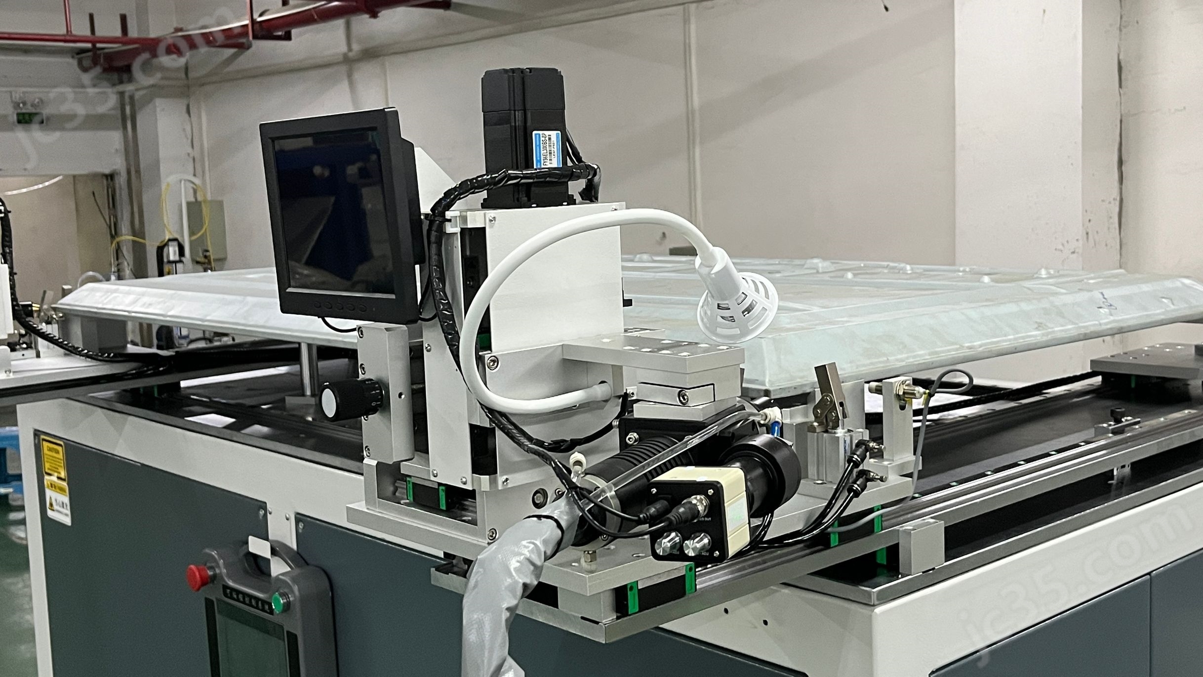 电视机背板四枪头连续光纤激光焊接机